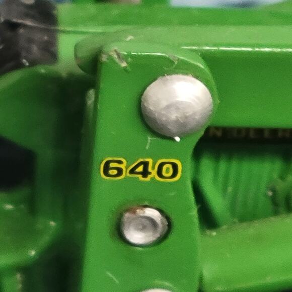 Ertl 1/64 scale John Deere 6410 tractor w/ 640 loader diecast tractor green /yel - Picture 9 of 10